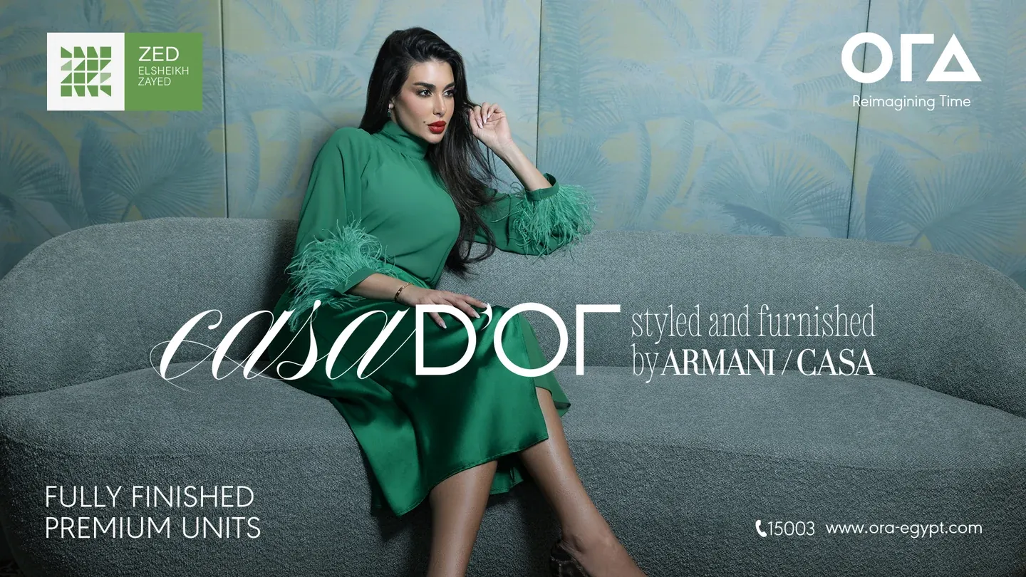 CASA D’OR artwork with a woman in green and interior furnishings